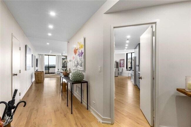 Photo - 2660 Peachtree Rd Unit 18H