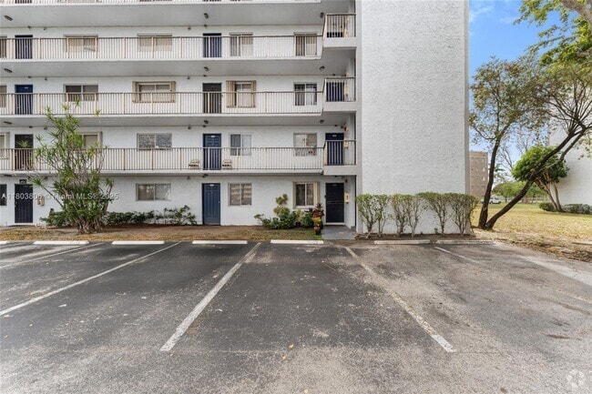 Building Photo - 8550 N Sherman Cir Unit 108 Rental