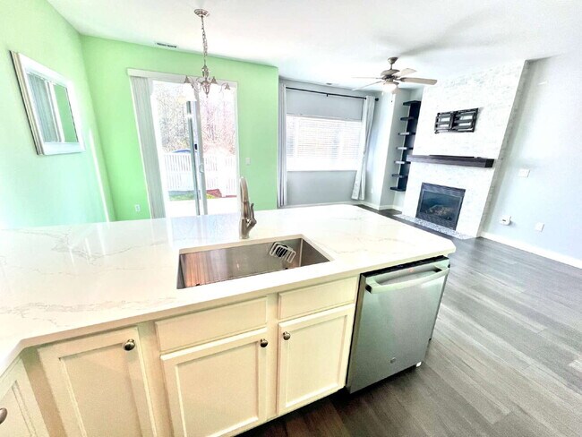 Photo - Move-In Ready Puyallup Townhome – Central Location, Easy Commute