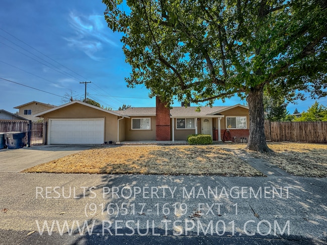 Building Photo - RV Access! Charming Roseville Corner-Lot Home