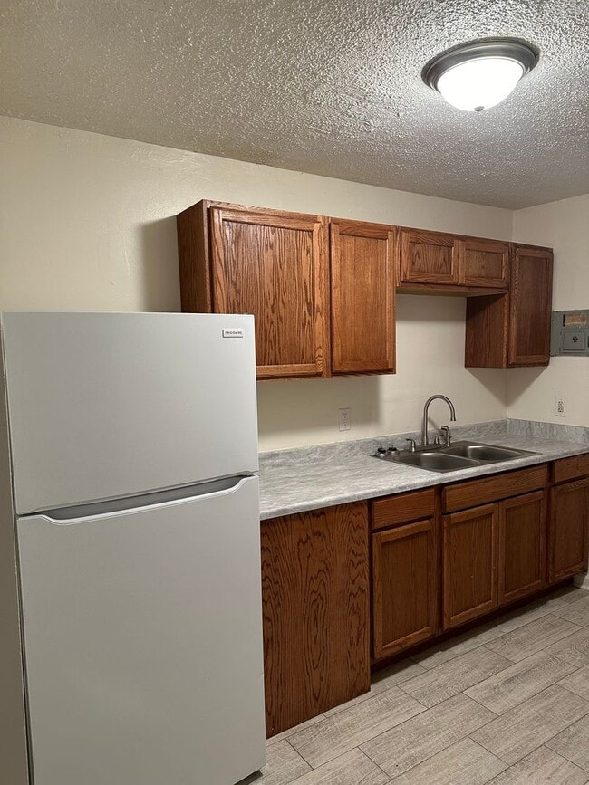 Photo - Spacious 2bedroom Townhome (500.00 off first full months rent ) Apply by 4/20/2026