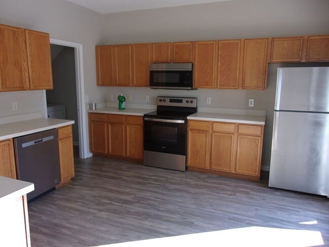 Photo - 3 Bedroom / 2.5 Bathroom with 2 car garage...