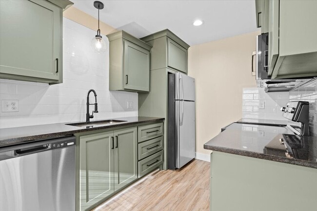Building Photo - 621 Chestnut St Unit East