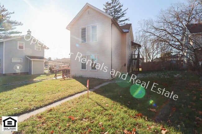 Building Photo - 1905 Hillside Ave Unit Apt 3