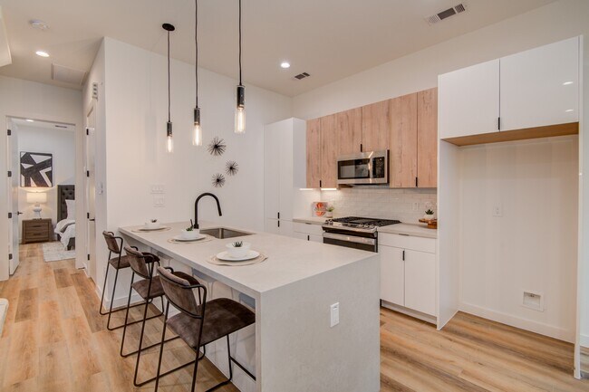 Photo - 6742 Peerless St