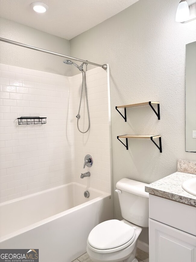 Photo - 123 College St