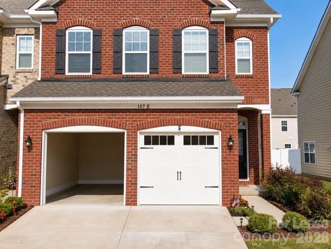 Photo - 107 Dellbrook St