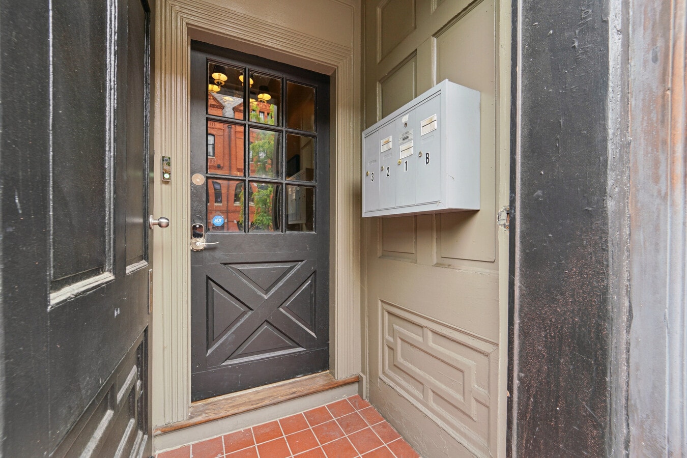 Entrada segura - 1010 N Calvert St