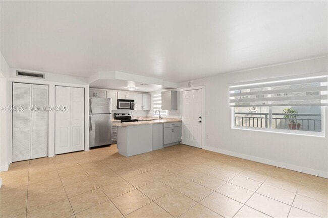 Photo - 3101 SW 27th Ave Unit 102