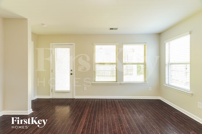 Photo - 465 W Park Dr