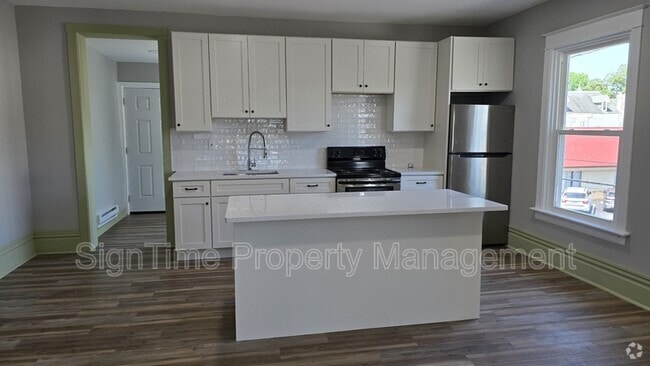 Building Photo - 25 Wayside Ave Rental