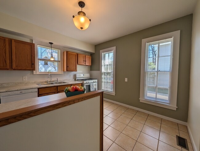 Kitchen - 330 Henry Ave SE Unit 1