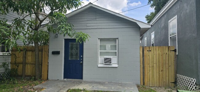 Building Photo - 2 bedroom/1 bathroom Single family Ybor Home