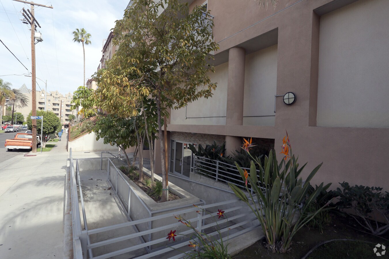 Photo - 980 S Oxford Ave