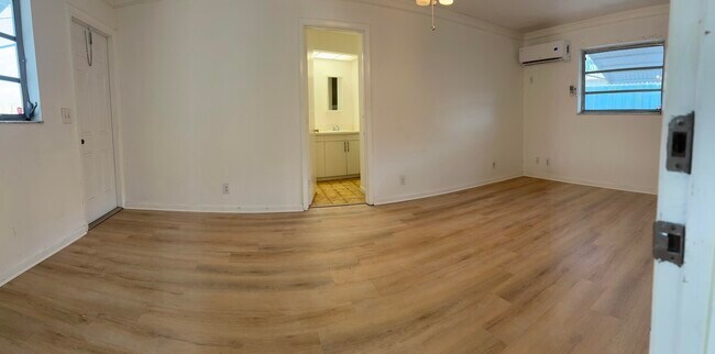 Photo - 1650 NW 43rd St