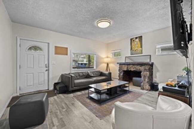 Photo - 2235 Walnut St