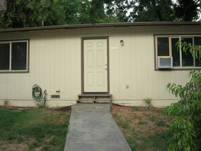 Building Photo - 609 Unit 609.5