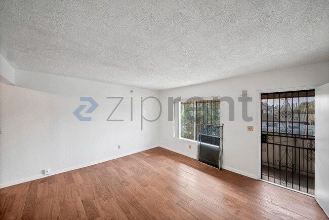 Photo - 2458 Normandie Ave