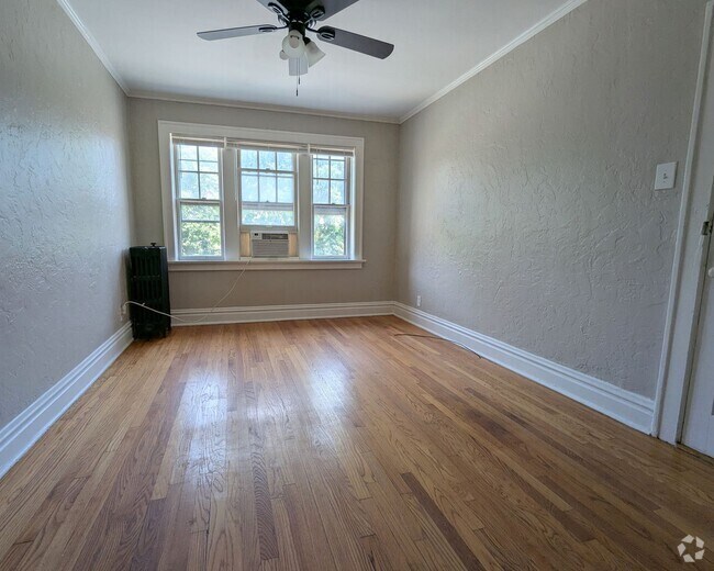 Building Photo - Move-In Special! Freshly Updated Southampt... Unit 4904 #16 Rental