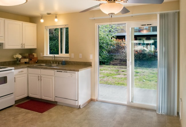 Photo - Forest Grove Apartments