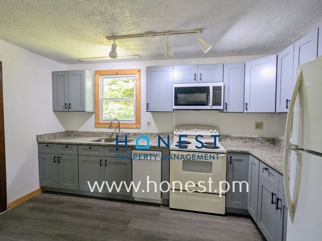 Photo - 2496 N Belfast Ave Unidad 1