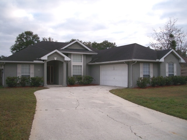 Building Photo - **COMING SOON** Large Three bedroom in Orange Park