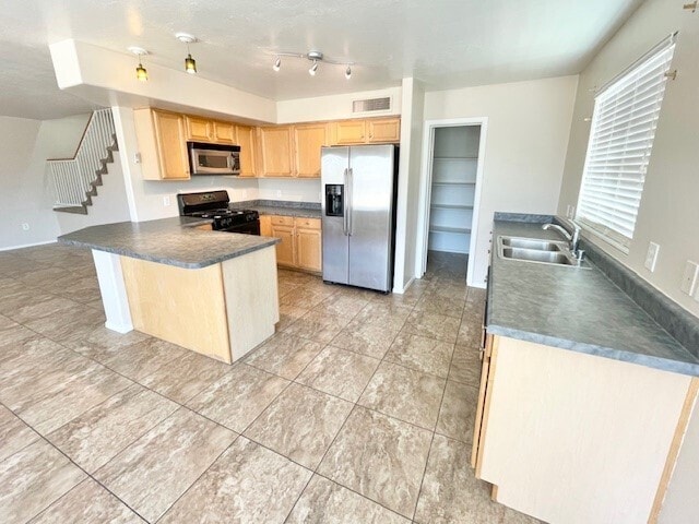 Photo - Fabulous 4-Bedroom home for Rent in Avonda...