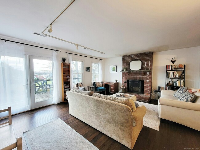 Photo - 4 Candlewood Knolls Rd