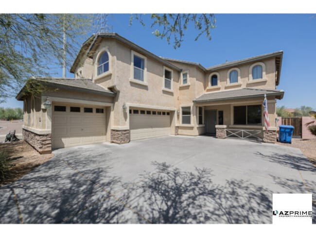 Building Photo - Escape to your Oasis in this Exquisite 5/2... Rental