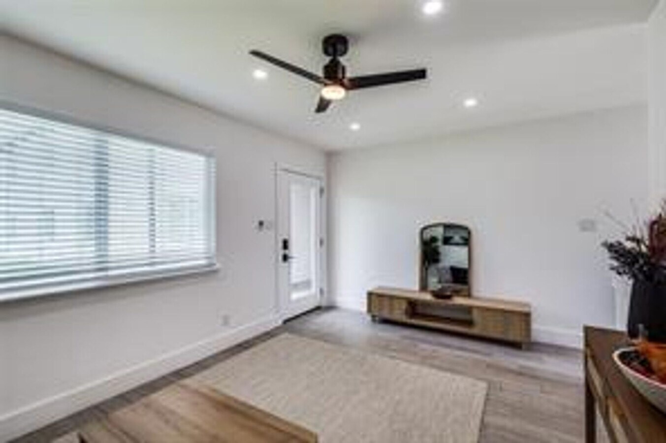 Photo - 1101 Clayton Ln