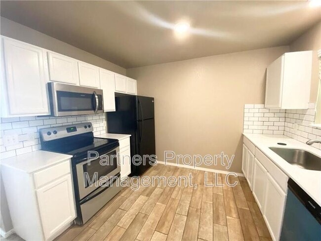 Photo - 1530 N Addington Ave