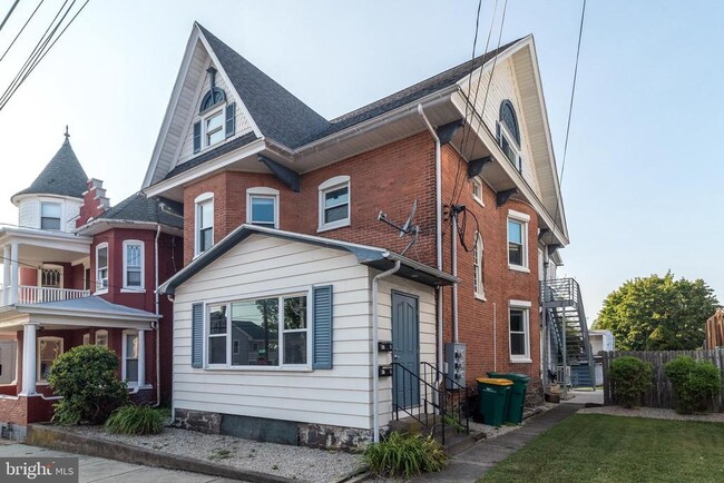 Building Photo - 41 4th St Rental