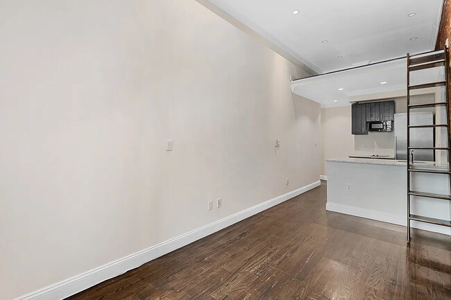 Photo - 316 W 14th St Apartment Unit 8