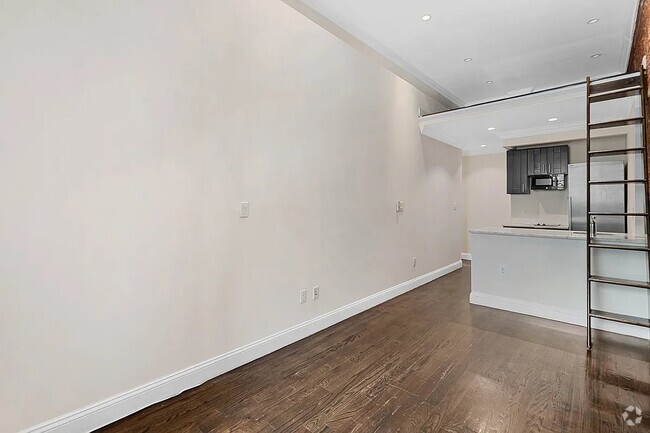Building Photo - 316 W 14th St Unit 8 Rental