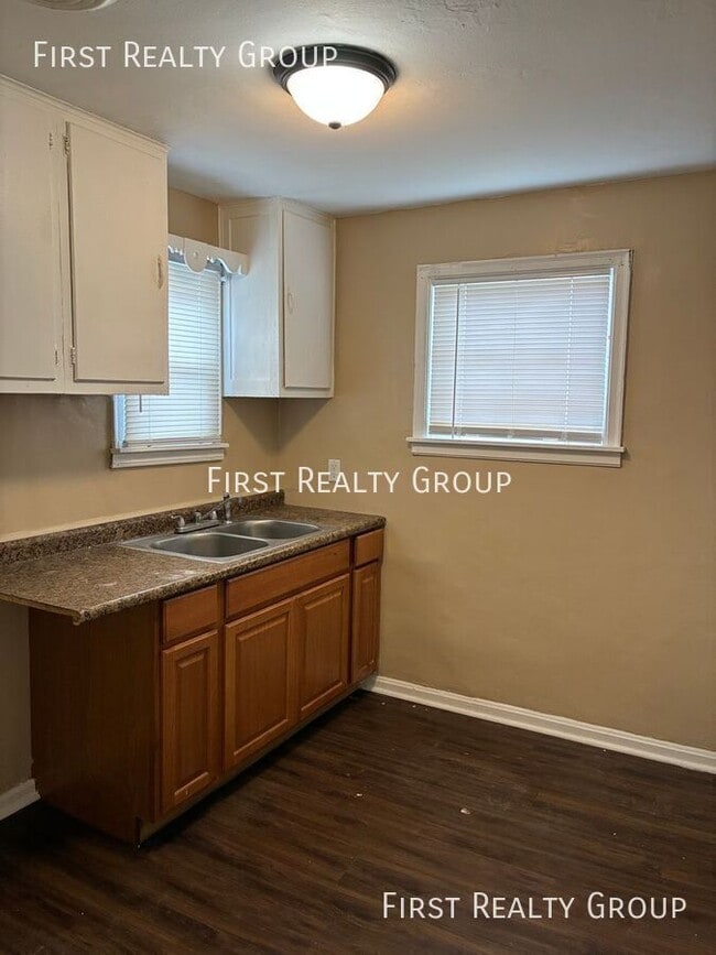 Photo - 2924 Preston St