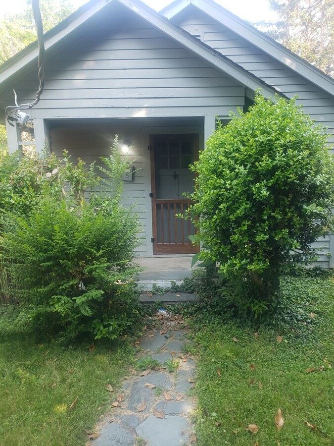 448 1/2 S. HAWTHORNE RD. - 448 1/2 S. HAWTHORNE RD. House