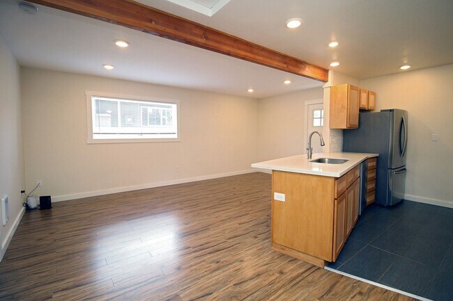 6214 SE 51st Ave Unit 6214 - House