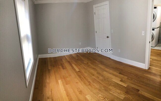 Photo - 273 Hancock St Unidad #3