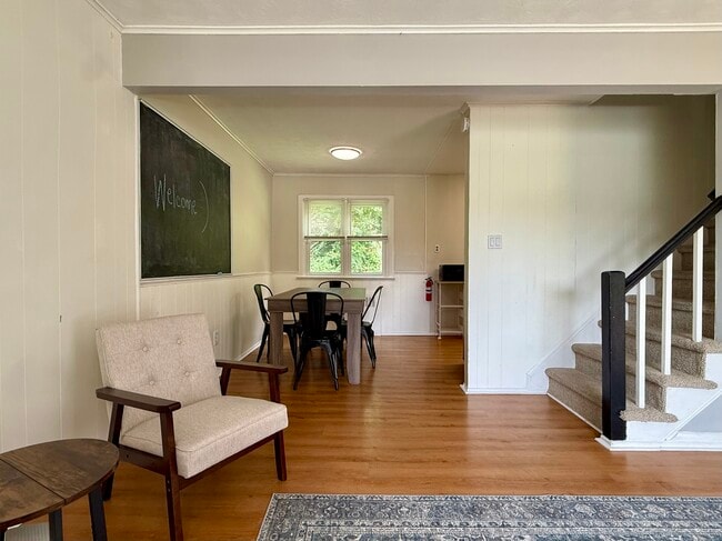 8 Connell Cir