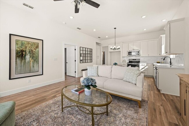 Photo - 802 S Creek St Unit 108