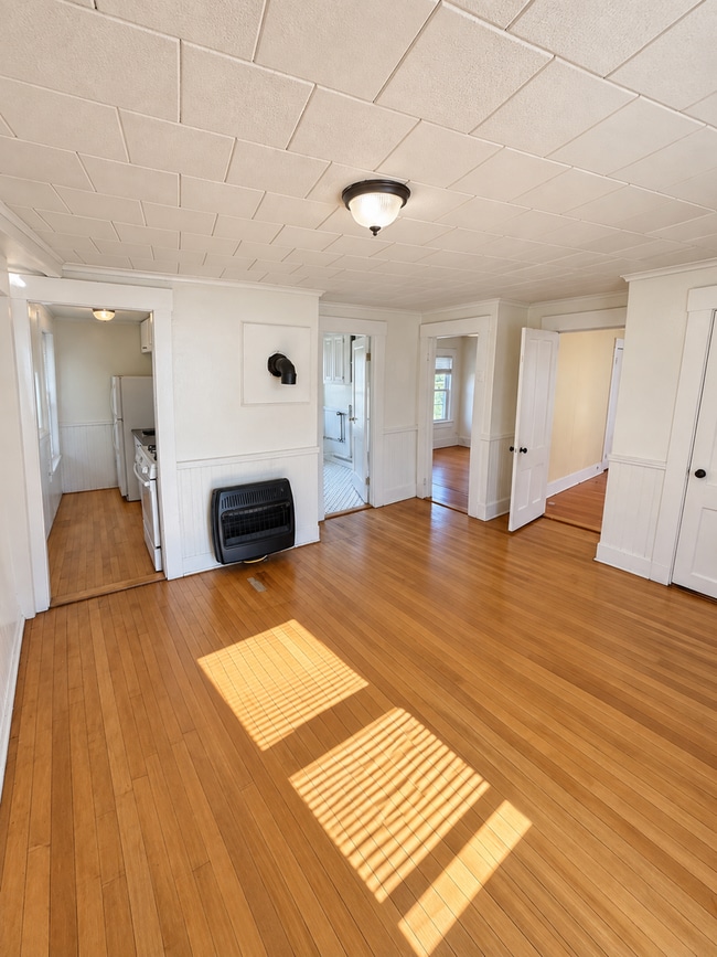 82 W 4th St Unit 3