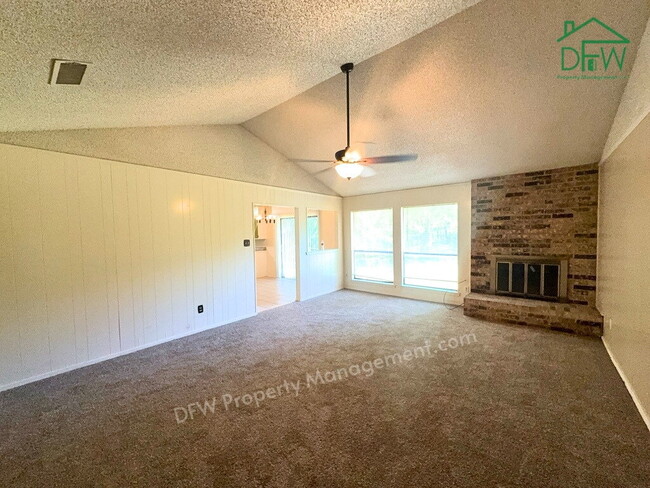 Photo - Spacious 3-Bed / 2-Bath Home with Large Fenced Backyard in Quiet Benbrook Neighborhood