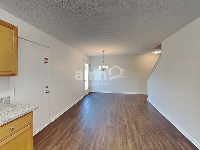 Photo - 1395 Ithaca Dr