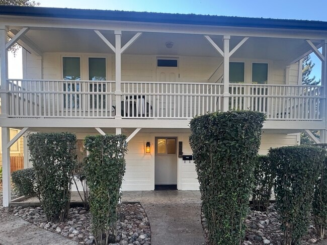 Front door - 927 Stewart St Unit 1