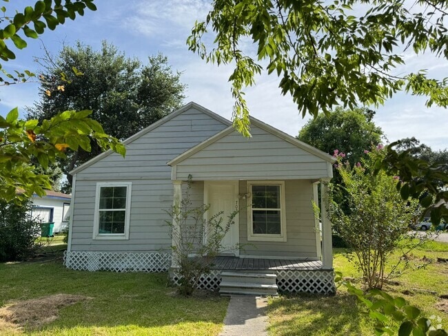 Building Photo - 702 Rosedale St Rental