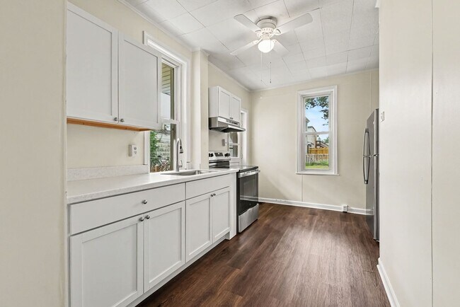 Photo - 306 N College St