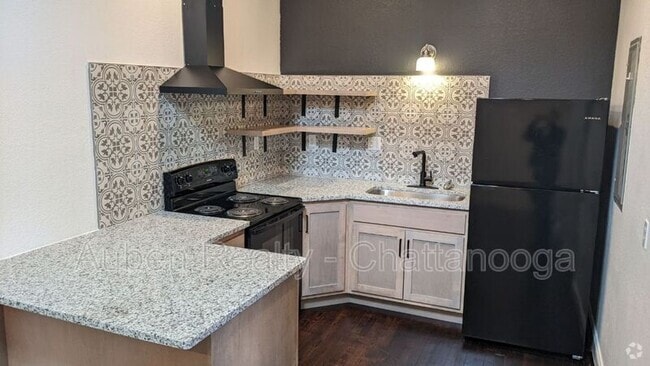 Building Photo - 3925 Redding Rd Unit Apt. 204