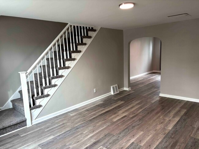 Photo - 21 W 21st St