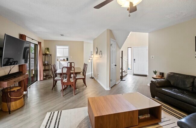 Photo - 193 Woodland Park Cir