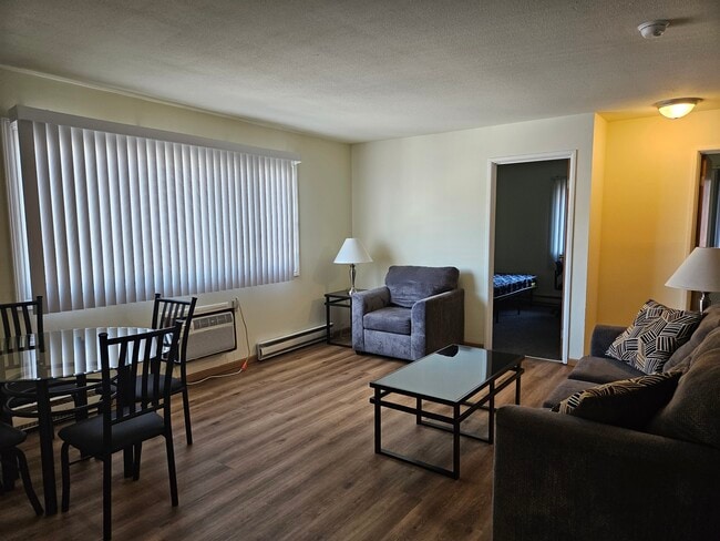 Photo - 906 S Locust St